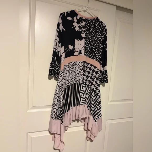 🖤🤍Black, white and Pink Patterned Dress🖤🤍 - Picture 7 of 7